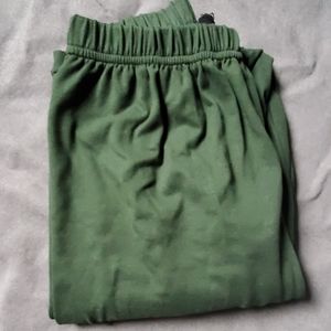 Agnes and Dora S/M solid green leggings